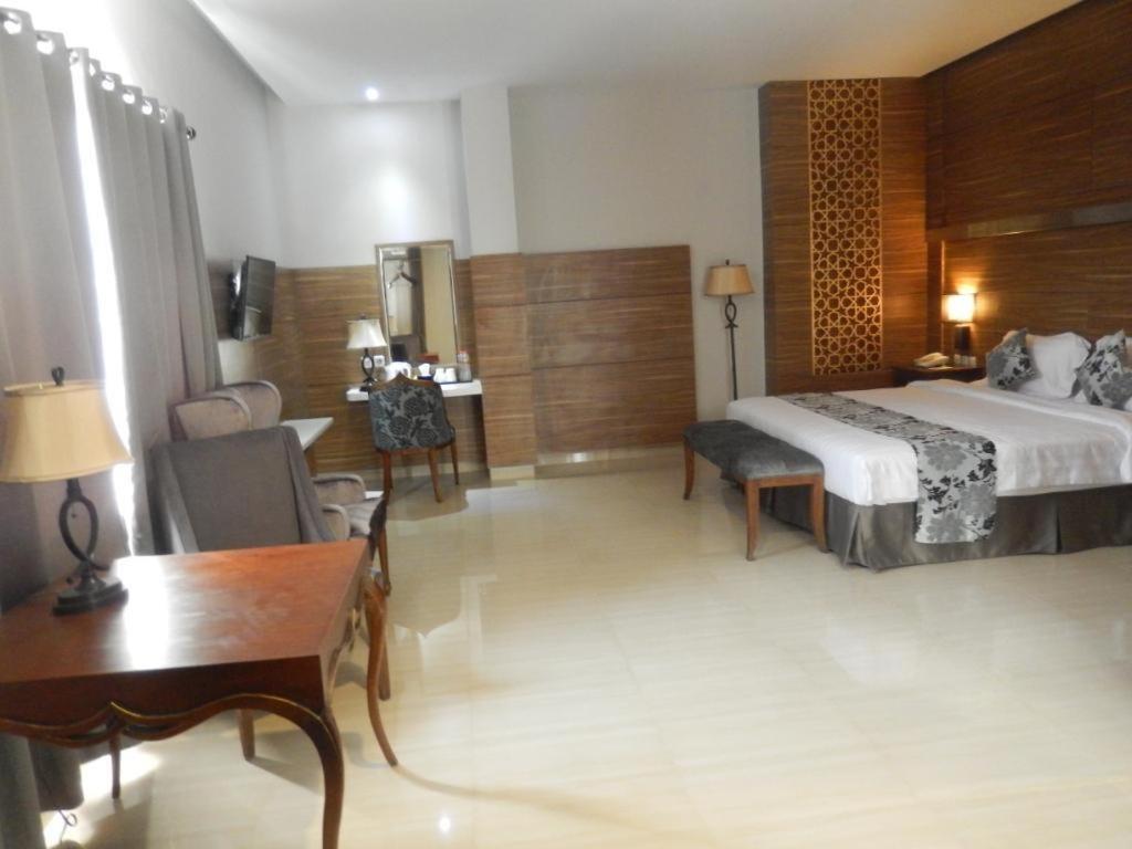 Grand Amira Hotel Solo, Azana Hotels Collection Zewnętrze zdjęcie
