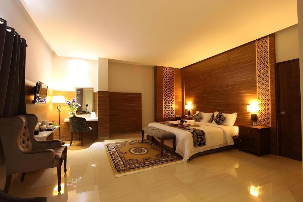 Grand Amira Hotel Solo, Azana Hotels Collection Zewnętrze zdjęcie