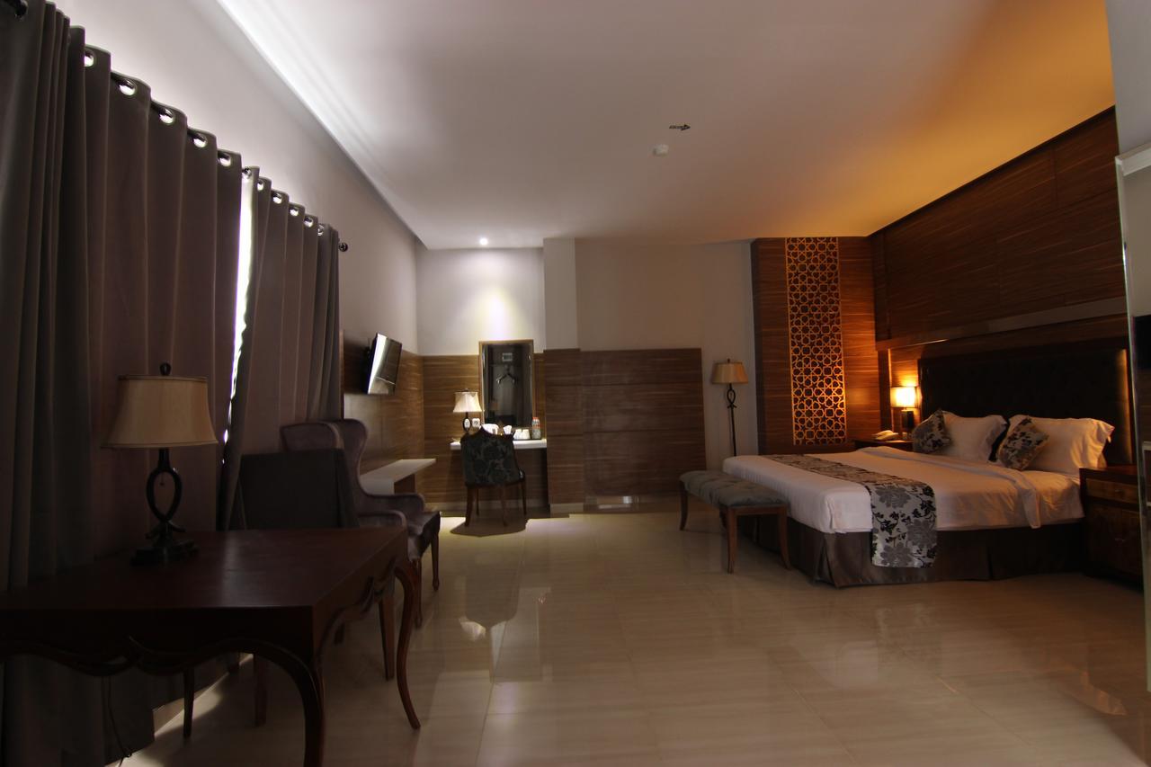 Grand Amira Hotel Solo, Azana Hotels Collection Zewnętrze zdjęcie